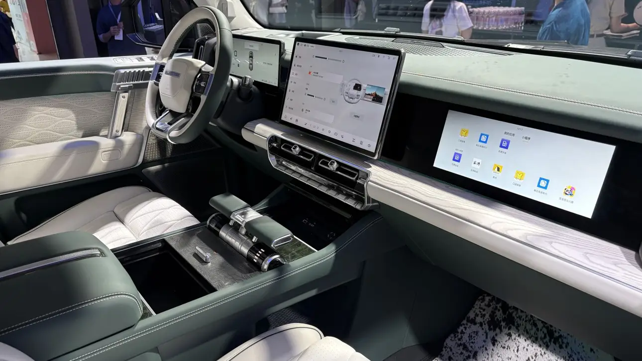 Автоновости / M-Hero 817