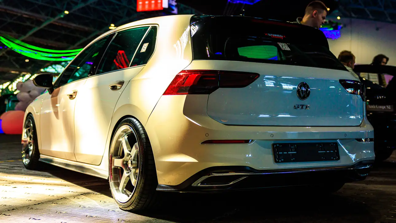 Volkswagen Golf 8 GTE,TAЧКИ Cyber