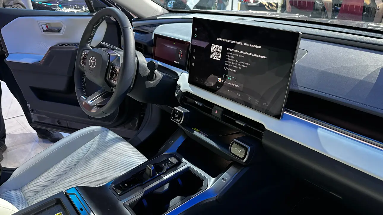 Автосалон в Гуанчжоу 2025 / Новый Toyota RAV4