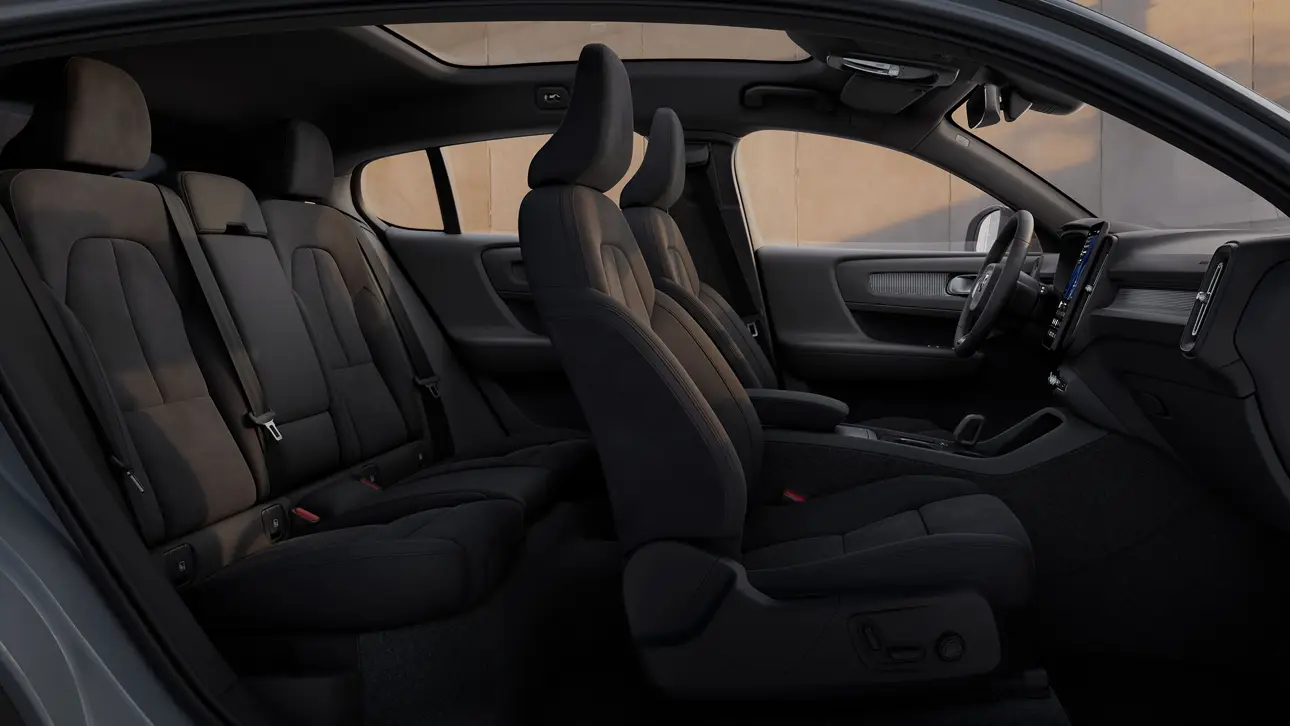 Новый экран, Gemini и больше датчиков: что получила 40-я серия Volvo