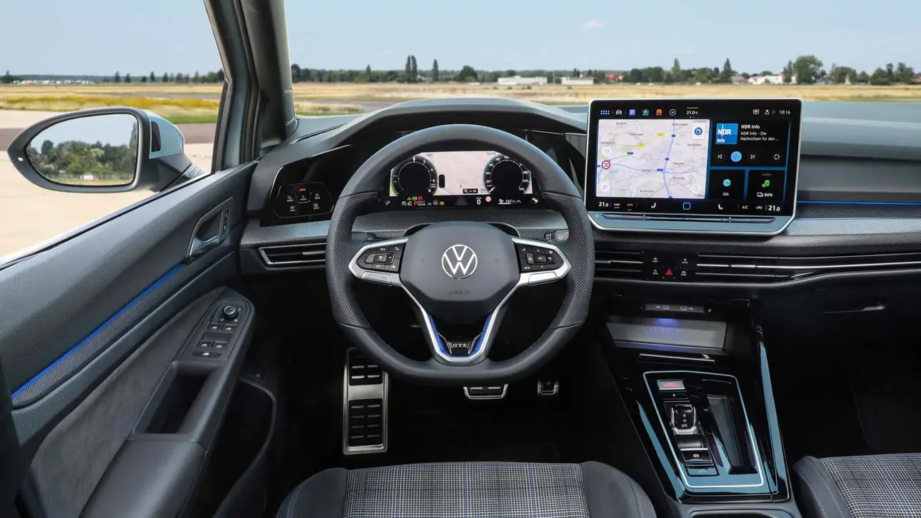 Обновленный Volkswagen Golf 2024