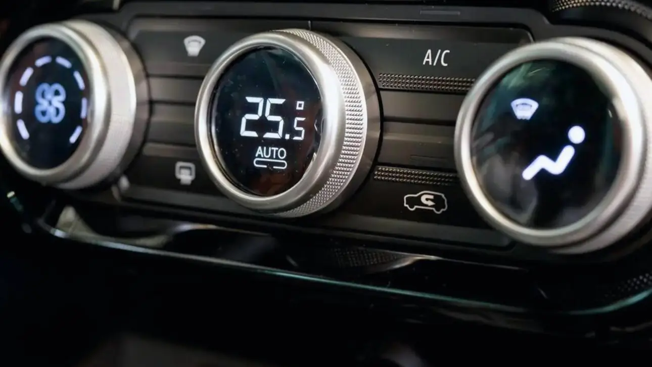 LADA Aura