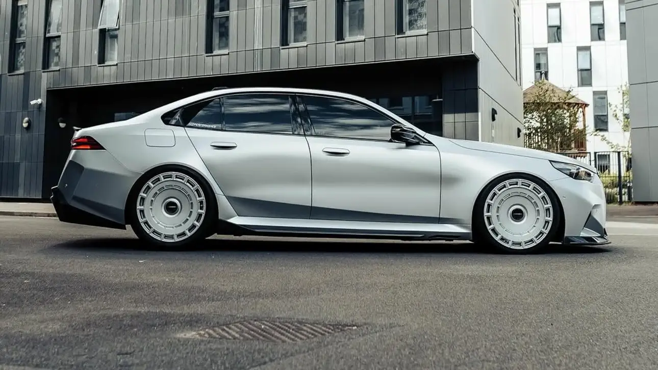 BMW M5 2025 «Kim K Edition»