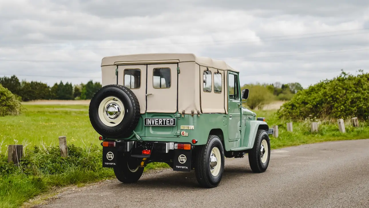 Старый Toyota Land Cruiser с двигателем Tesla