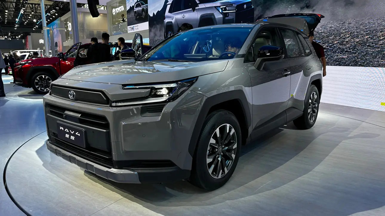 Автосалон в Гуанчжоу 2025 / Новый Toyota RAV4