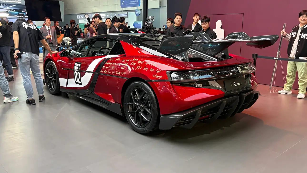 Автосалон в Гуанчжоу 2025 / Yangwang U9 Extreme