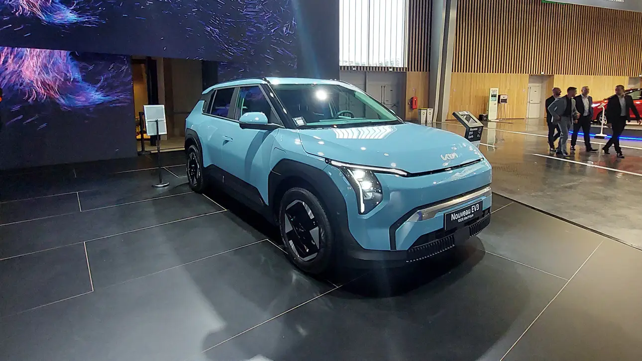 Автосалон в Париже 2024, стенд Kia