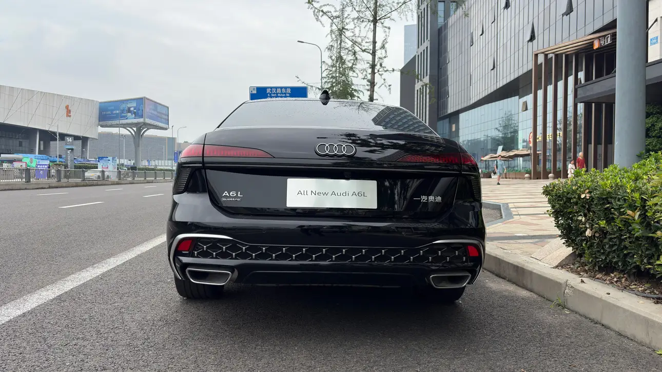 Автосалон в Чэнду 2026 / Audi A6L