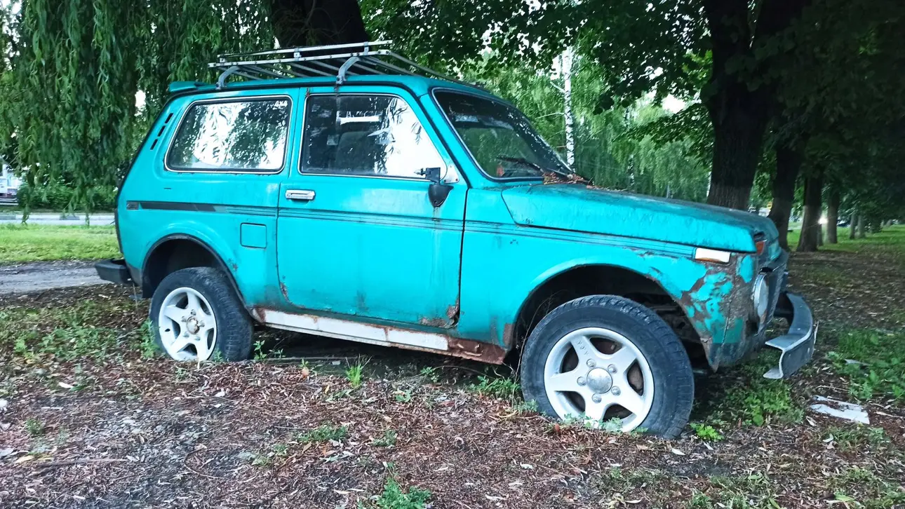 Старый автомобиль
