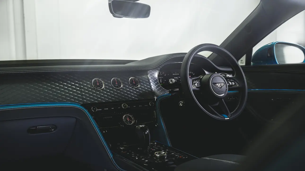 Bentley Flying Spur в цвете Ombre