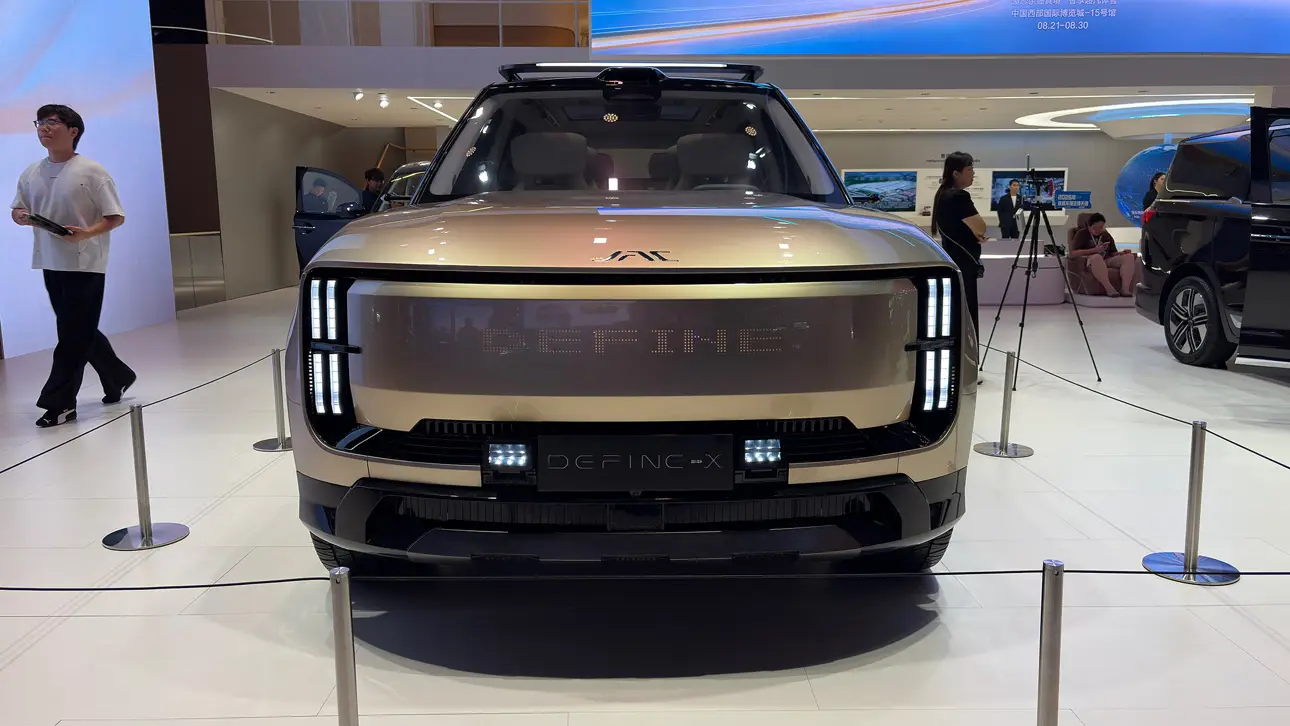 Автосалон в Чэнду 2026 / JAC DEFINE-X