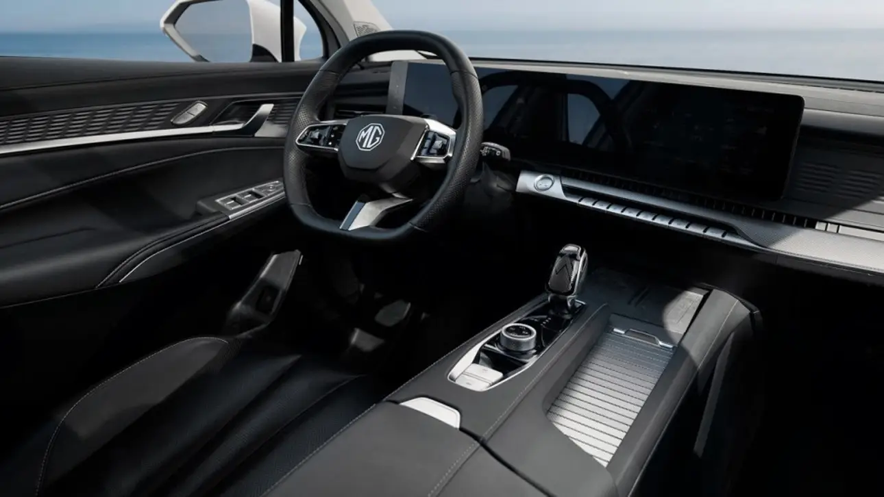 Салон гибридного MGS9 PHEV