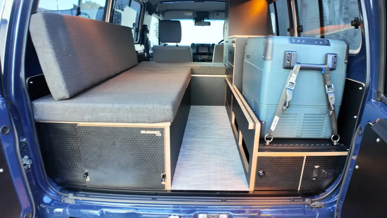 Toyota Land Cruiser 78 от Summit Vans