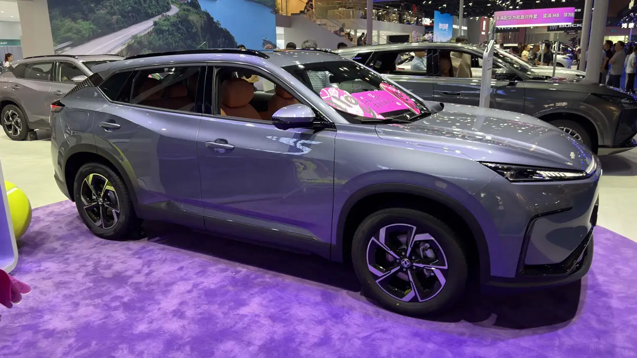 Автосалон в Чэнду 2026 / Dongfeng Fengshen L8Y