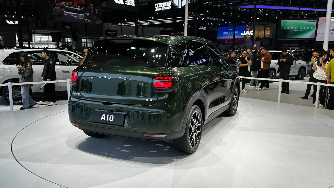 Автосалон в Гуанчжоу 2025 / Leapmotor A10