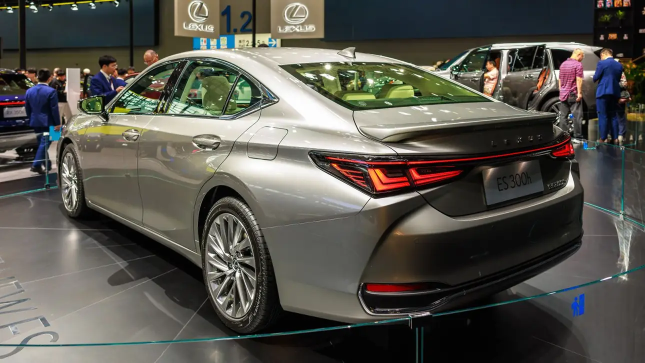 Lexus ES