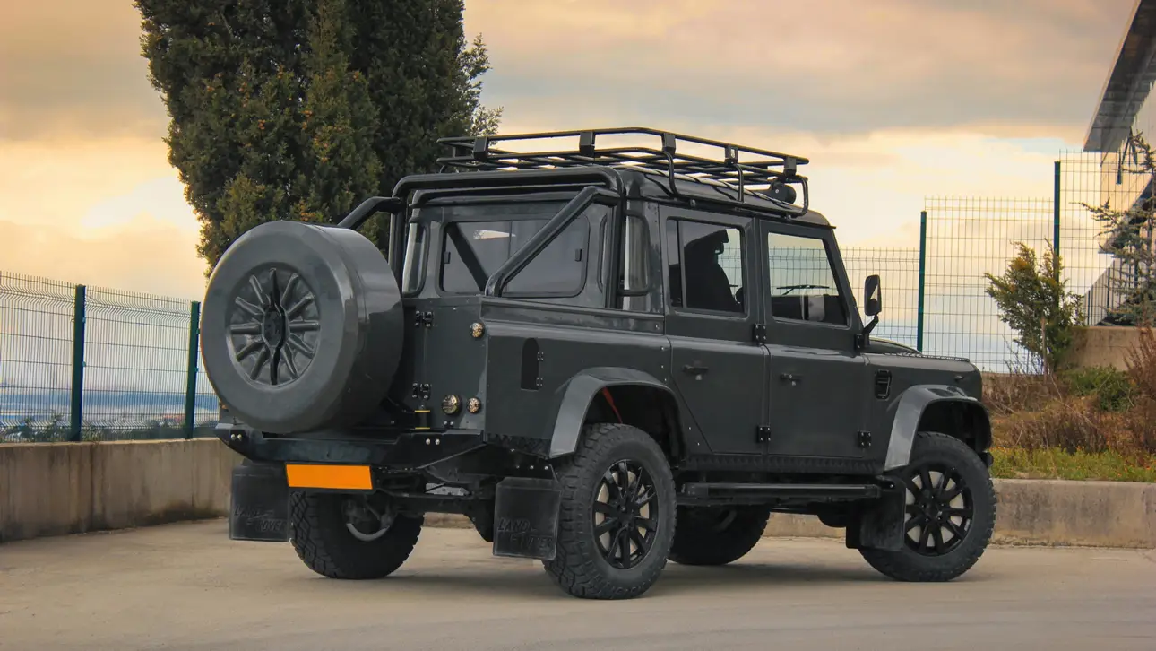 Электрический Land Rover Defender