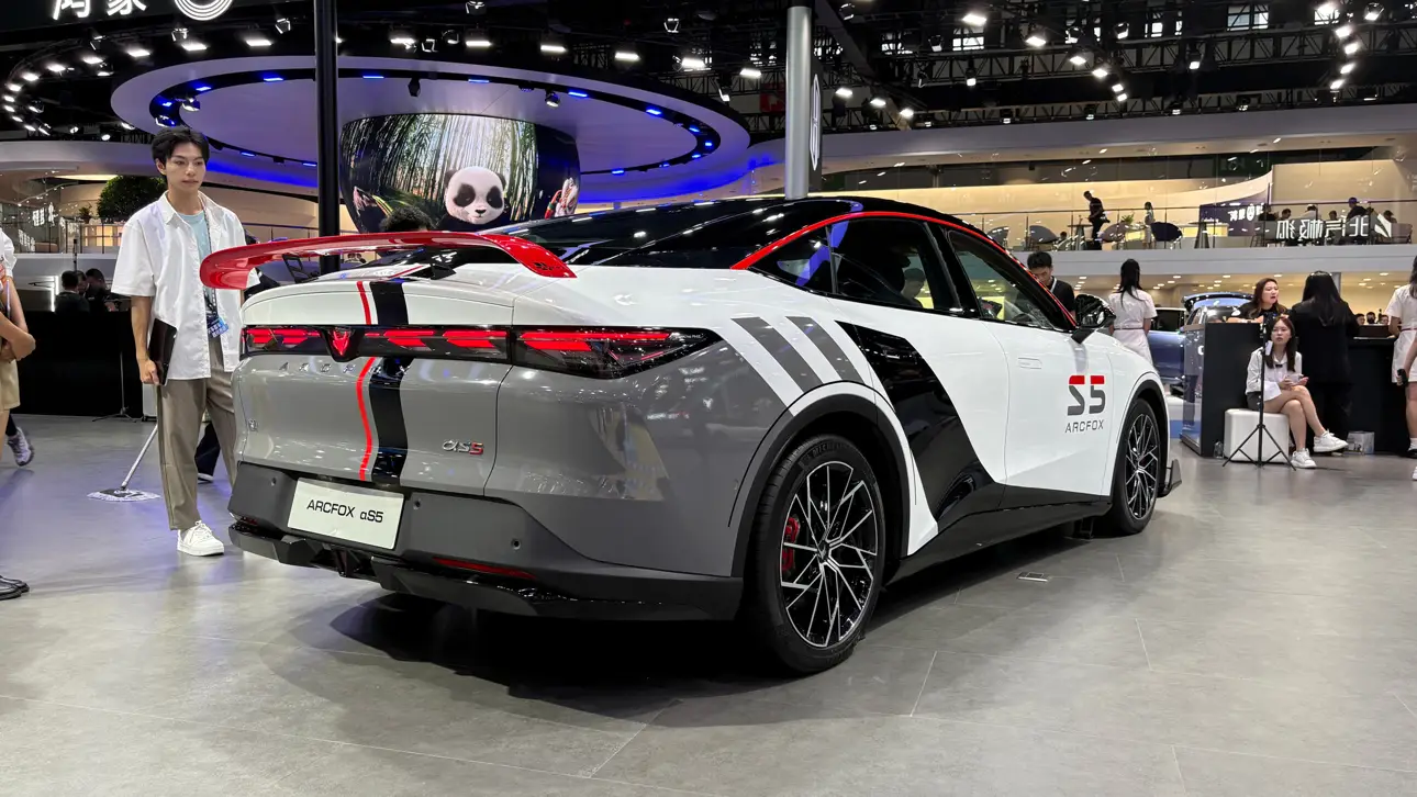 Автосалон в Чэнду 2025,Arcfox αS5