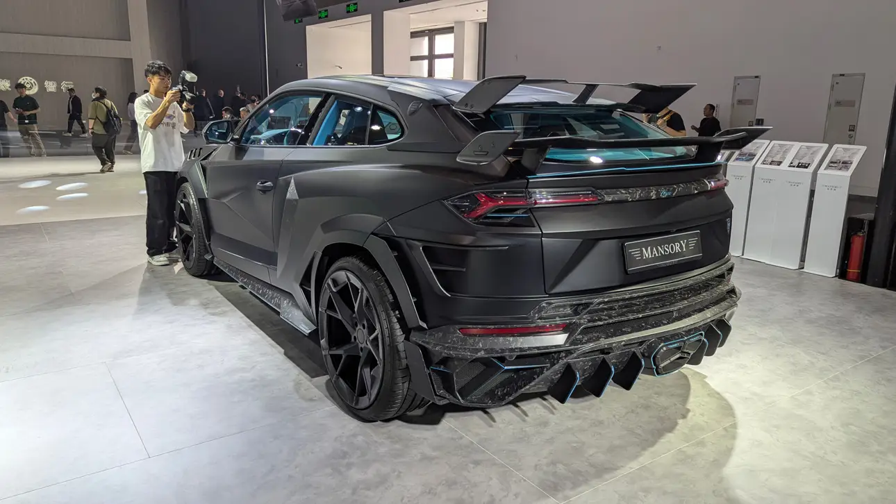 Автосалон в Пекине 2026 / от Mansory