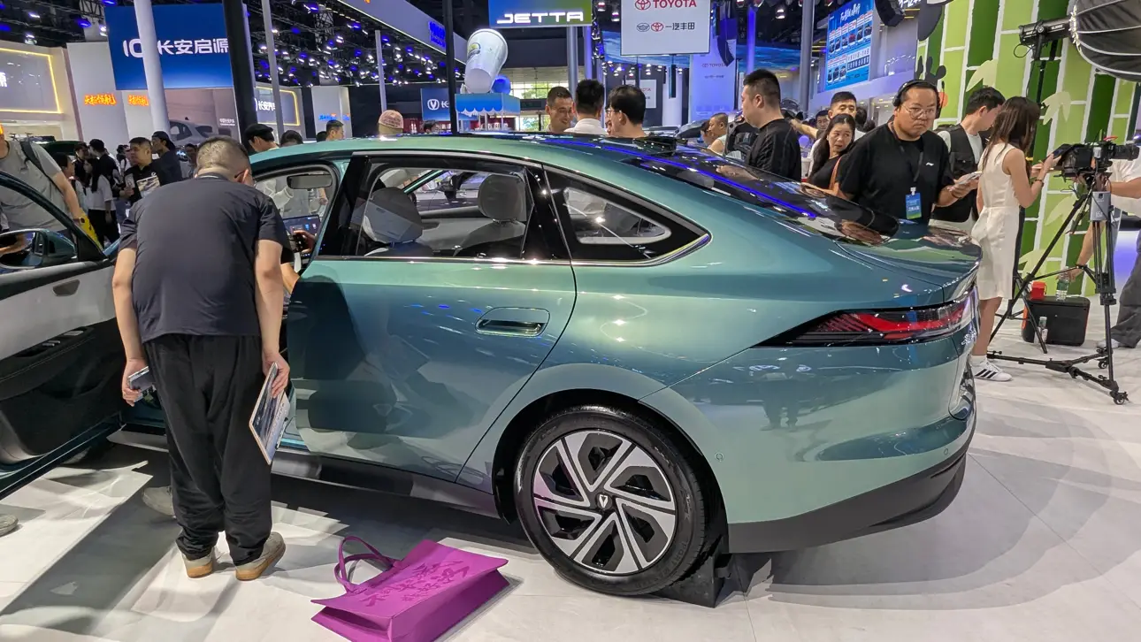 Автосалон в Чэнду 2026 / Jetta M6