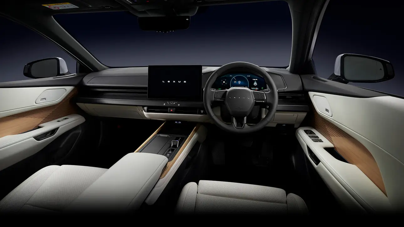 Салон нового Lexus ES