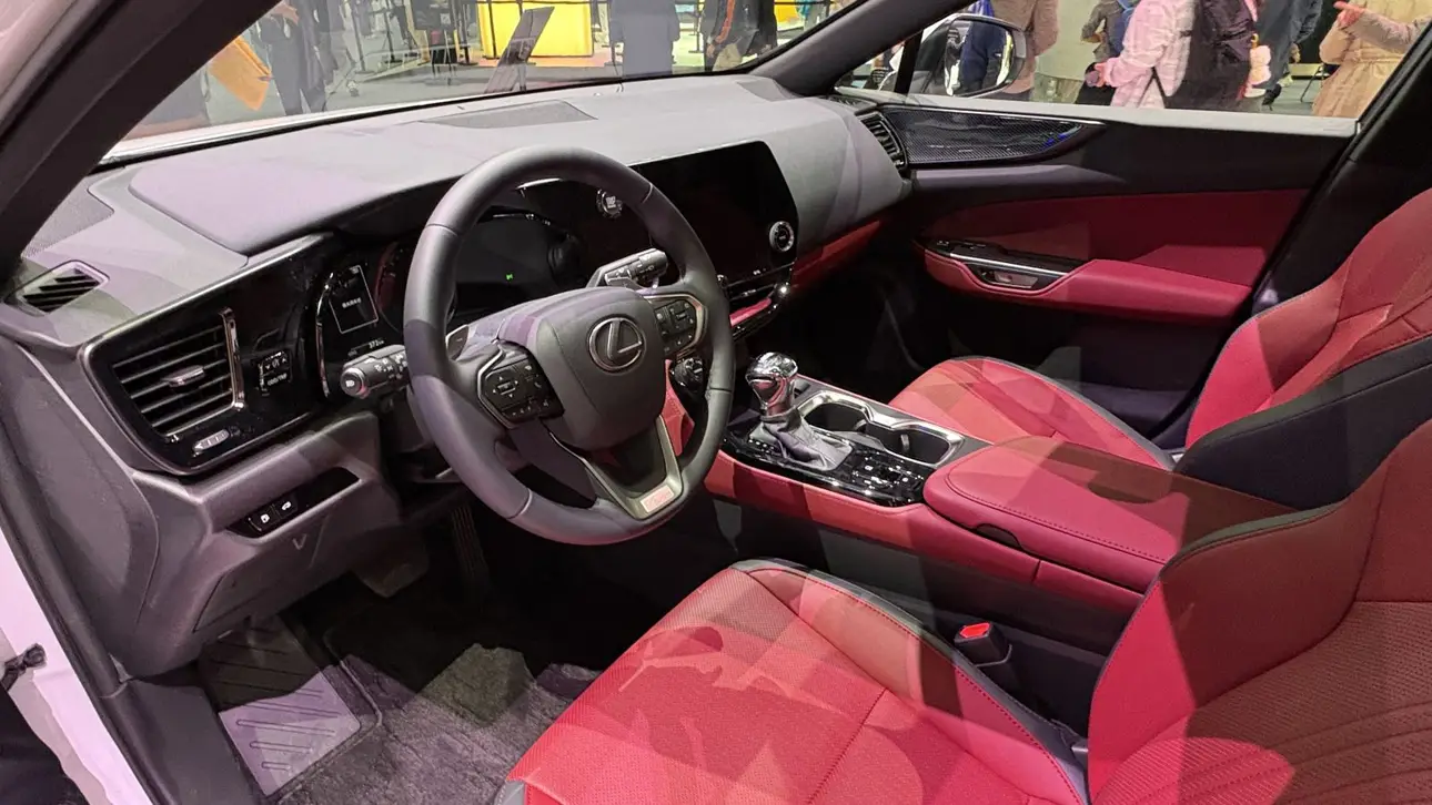 Салон Lexus NX 200