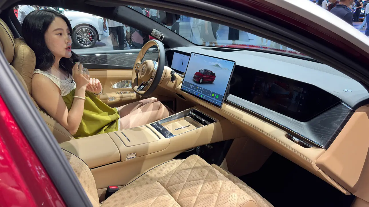Автосалон в Чънду 2026 / BYD Da Han EV