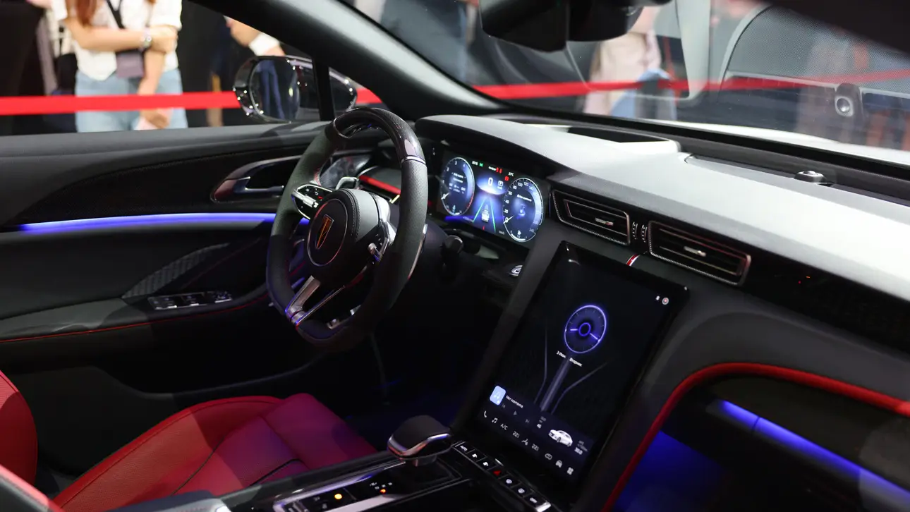 Hongqi H6 интерьер