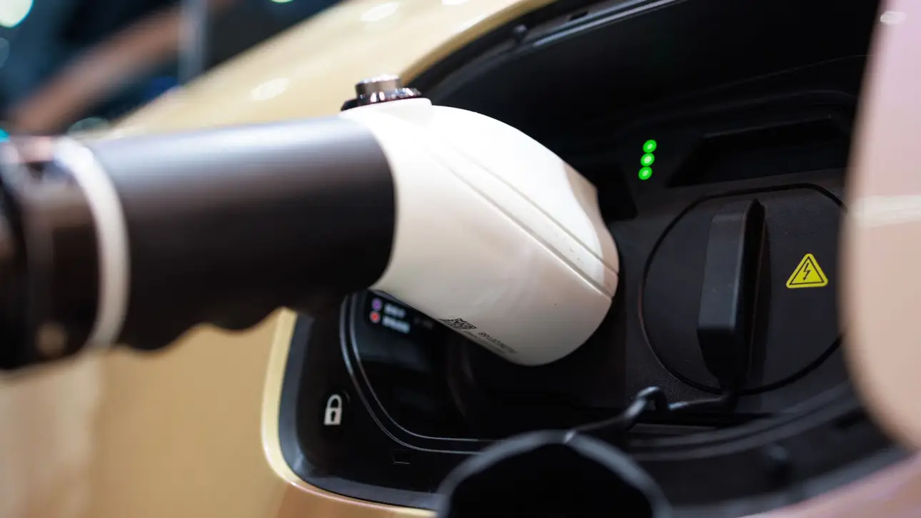 зарядка электромобиля