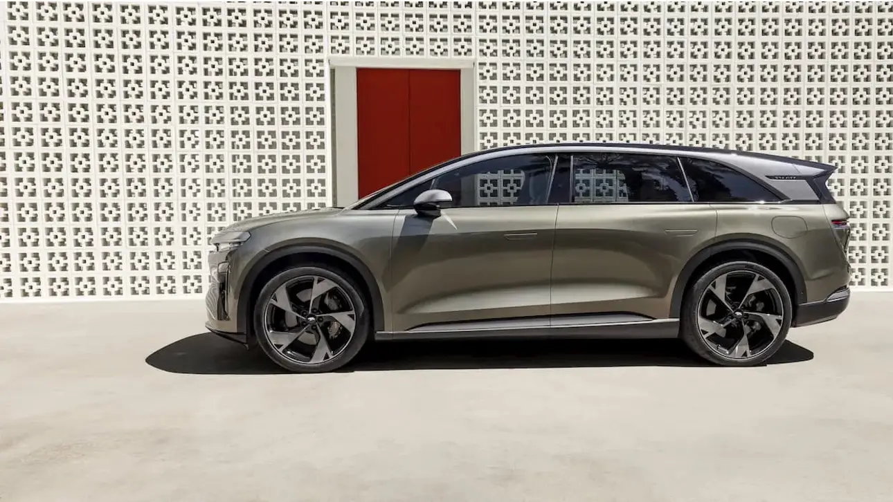 Lucid Gravity Touring