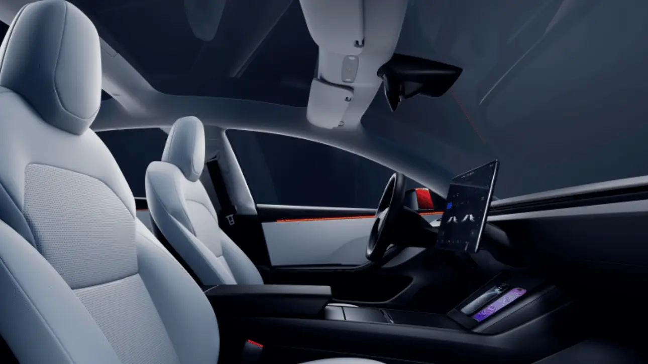Интерьер новой Tesla Model 3