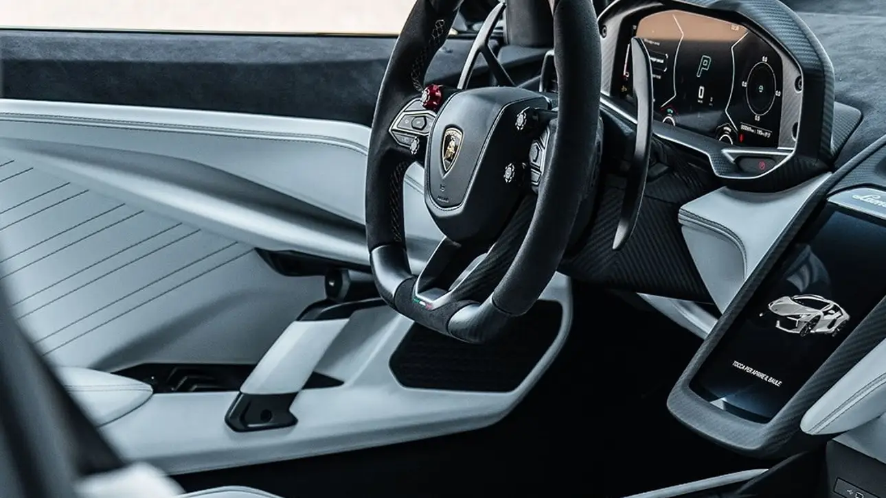 Автоновости / Lamborghini Revuelto от Ad Personam