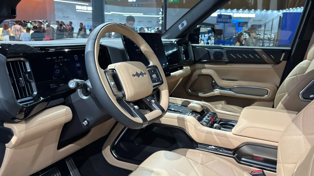 BYD YangWang U8