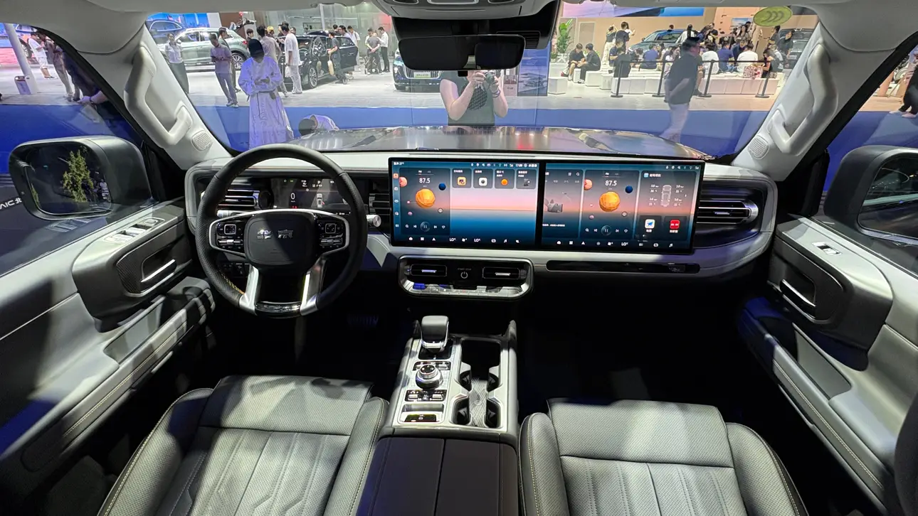 Автосалон в Чэнду 2026 / BAIC BJ 40 Black