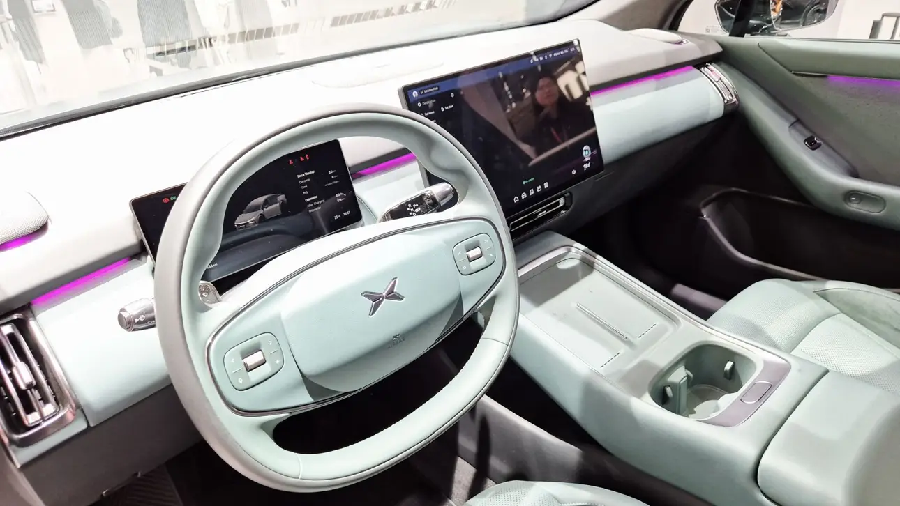 Салон Xpeng P7+