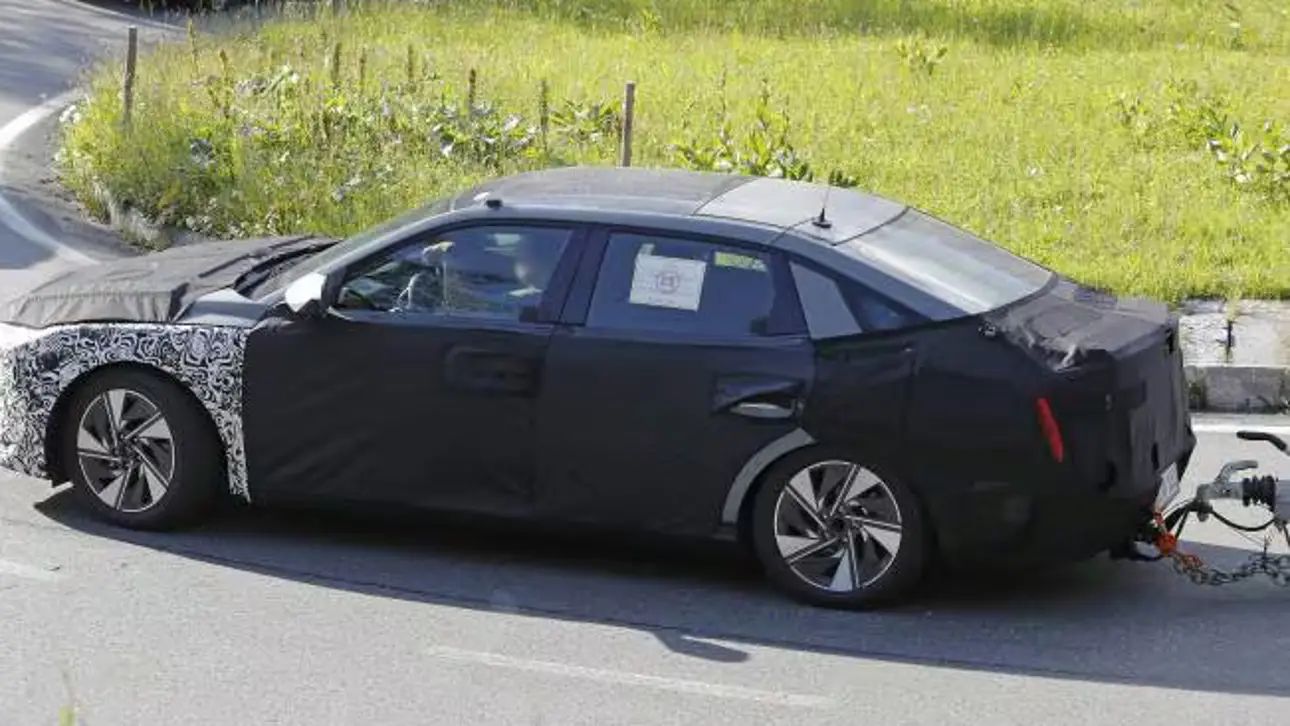 Hyundai Elantra нового поколения на тестах