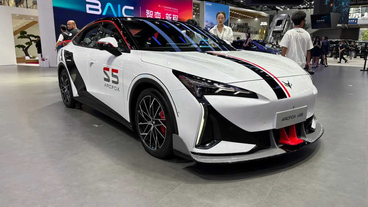 Автосалон в Чэнду 2025,Arcfox αS5