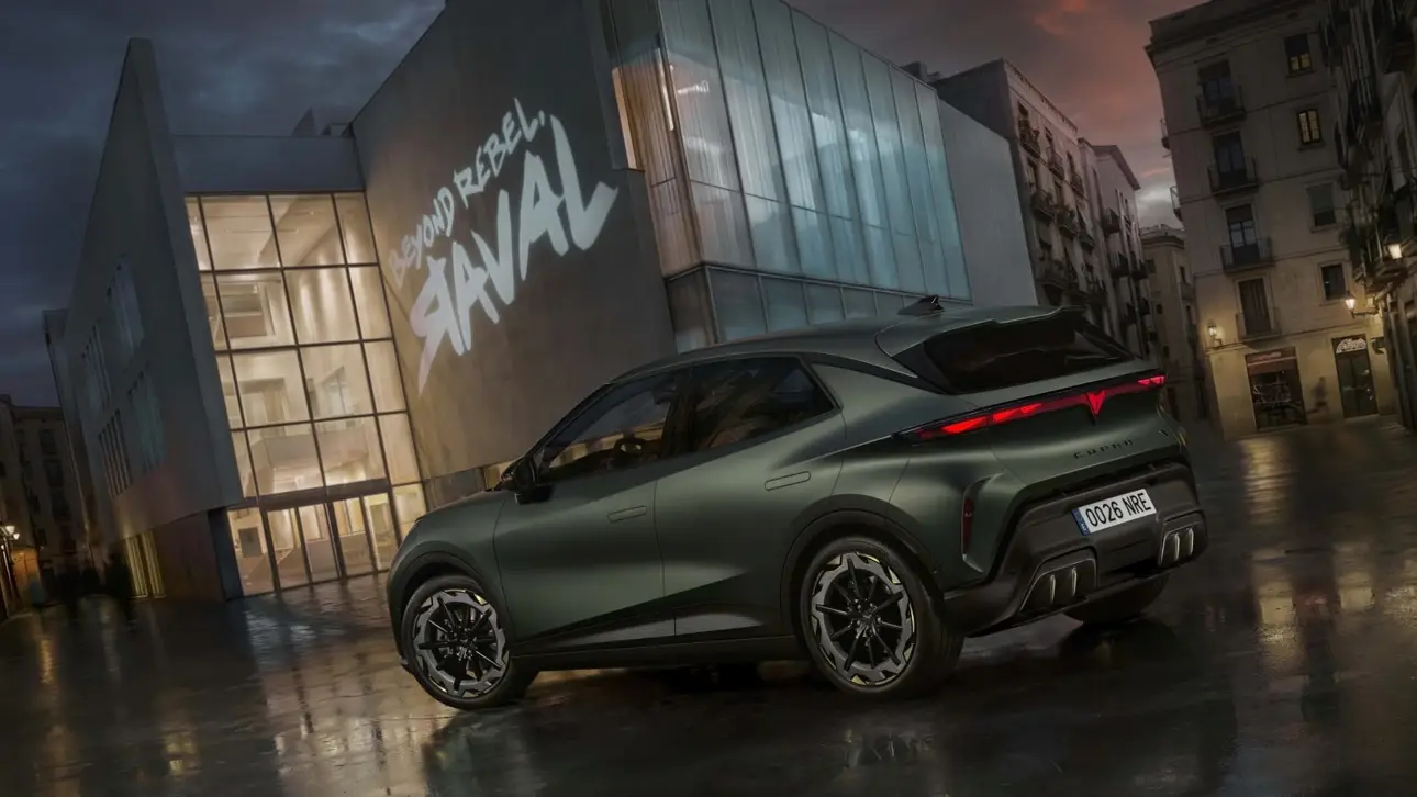 Новый Cupra Raval сзади