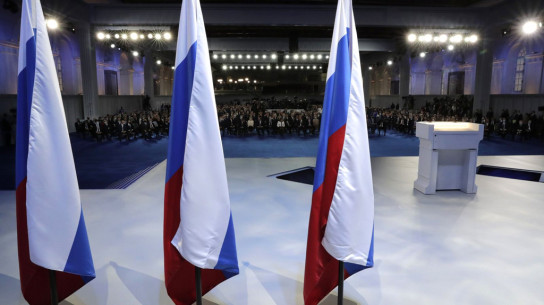Водителей в России обяжут иметь флаг РФ на машине