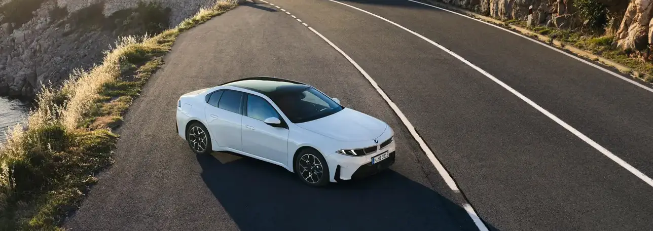 Новый i3 больше не городской малыш: BMW превратила 3 Series в электромобиль