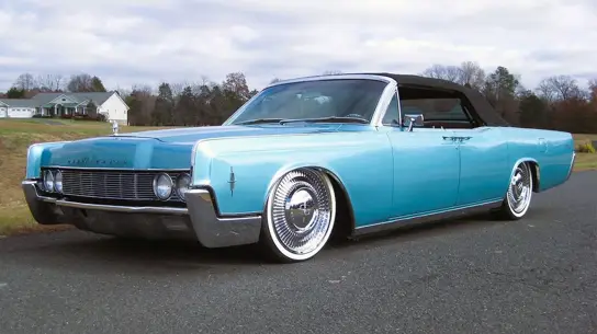 Купили за $95 000, продали за $1 млн: странная сделка с Lincoln Continental вызвала вопросы
