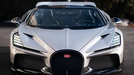 Один из 99 Bugatti Mistral продают в США: родстер с W16 почти без пробега