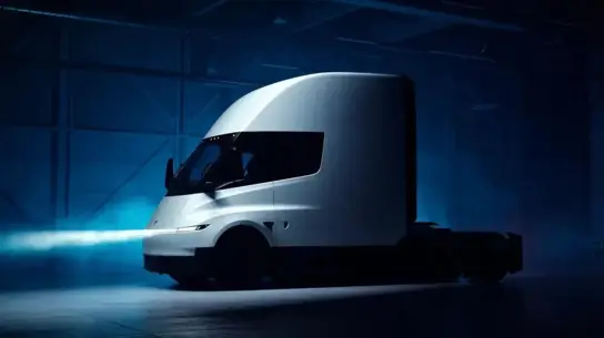 Tesla Semi с тремя моторами и запасом хода 805 км выйдет в Европе в 2027 году