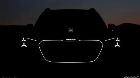 Обновленный Maybach GLS сохранил фирменные ламели и получил звездную оптику: новые фары, решетка и ожидаемый V8