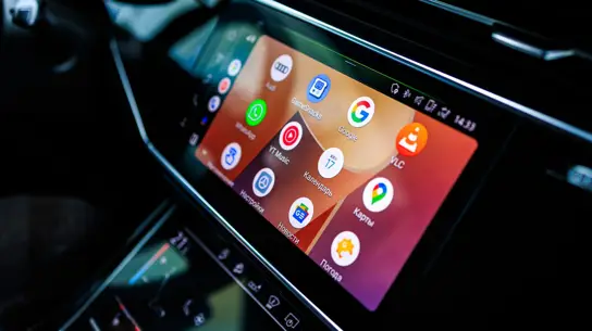 Google Maps начал отвлекать водителей рекламой прямо во время маршрута: навигатор предлагает заехать за кофе