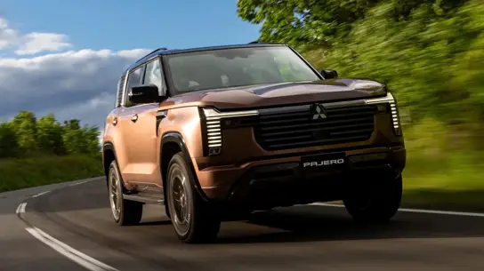 Рамный Pajero ведёт себя как легковой: Land Cruiser против Mitsubishi