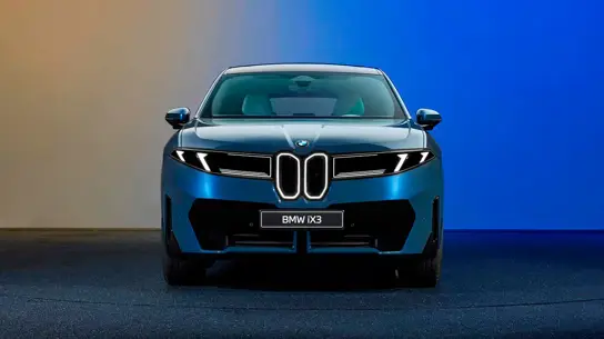 BMW iX3 стал ярче, но за особые цвета придется серьезно доплатить