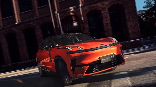 Lynk & Co 08 снова обновляют: новая окраска уже есть, характеристики ещё прячут