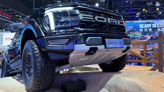 Ford придумал защиту от кражи колес: камеры включатся при подъеме машины