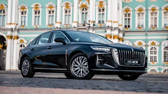 Китайский премиум давит на бизнес-перевозки: Hongqi покажет таксопаркам H5, H9 и HQ9